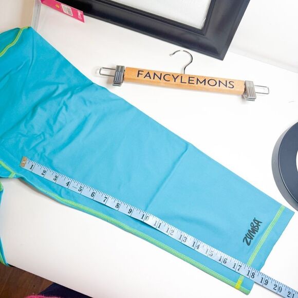 Zumba NWT! Outta-My-Space Capri Leggings Marine Blue Neon Trim Size XXL - Picture 7 of 7